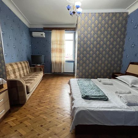 Twins Guest House Batumi Ngoại thất bức ảnh