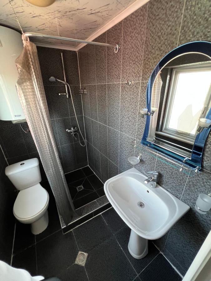 Twins Guest House Batumi Ngoại thất bức ảnh