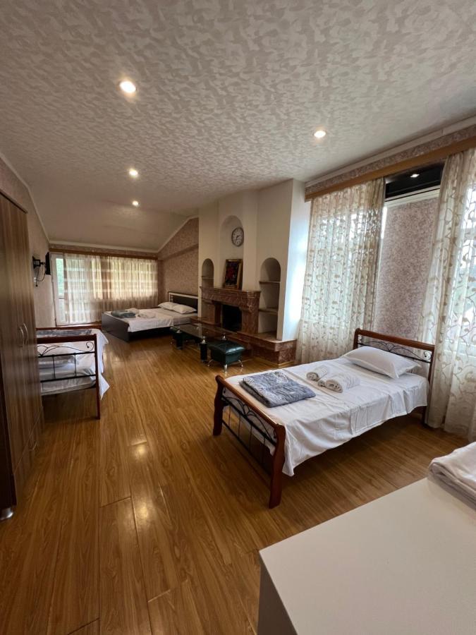 Twins Guest House Batumi Ngoại thất bức ảnh
