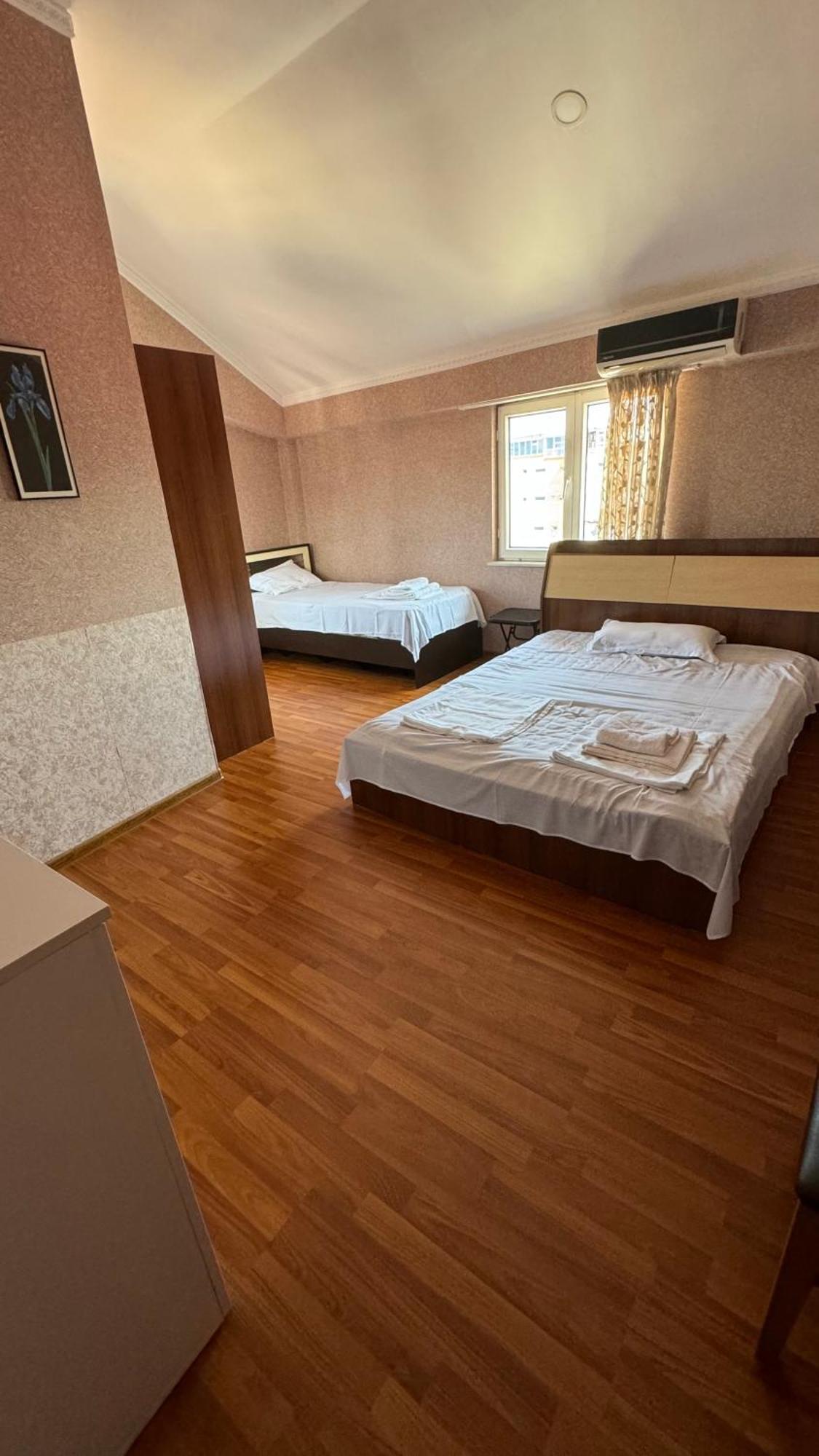Twins Guest House Batumi Ngoại thất bức ảnh